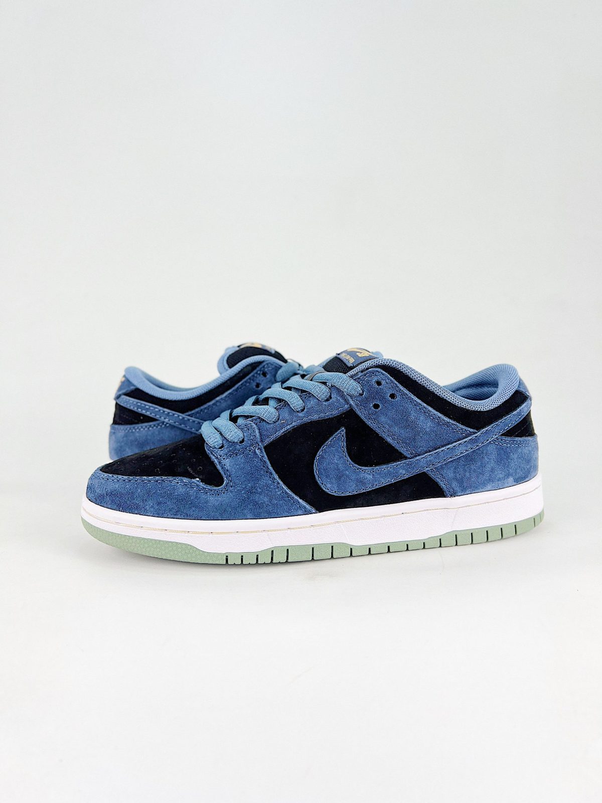 NIKE DUNK SB LOW