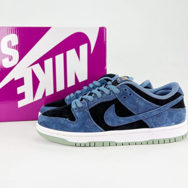 NIKE DUNK SB LOW