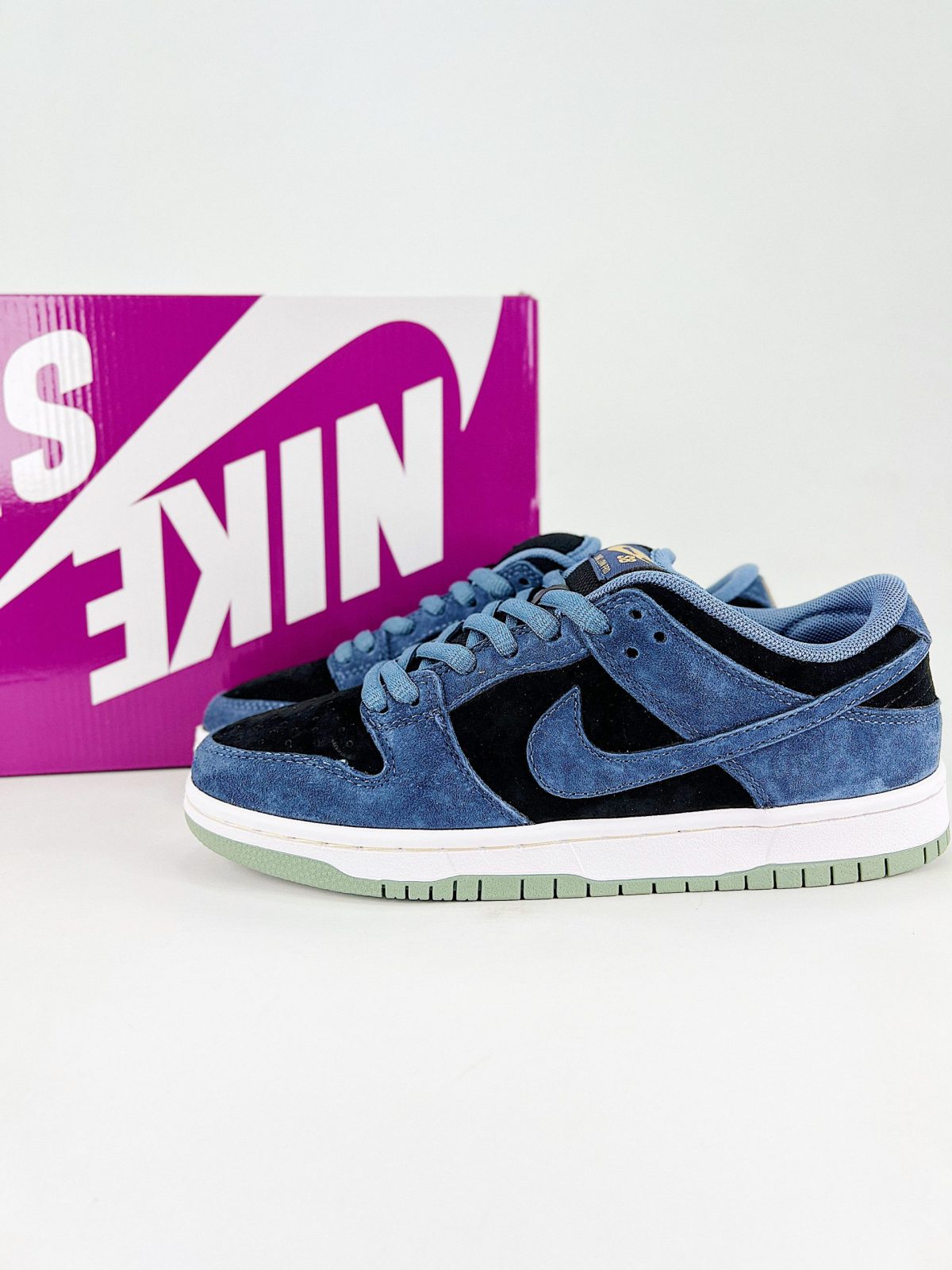 NIKE DUNK SB LOW