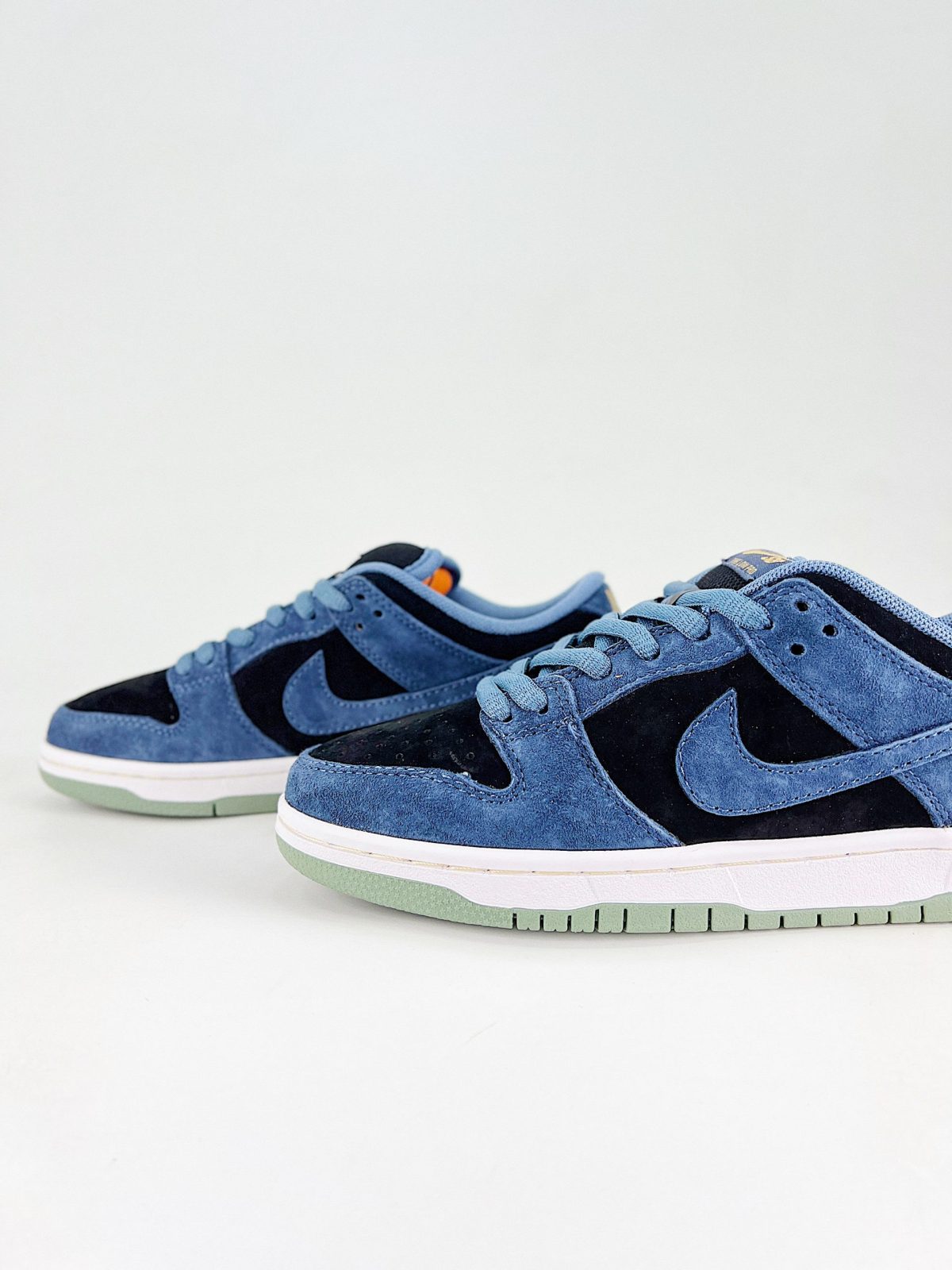 NIKE DUNK SB LOW