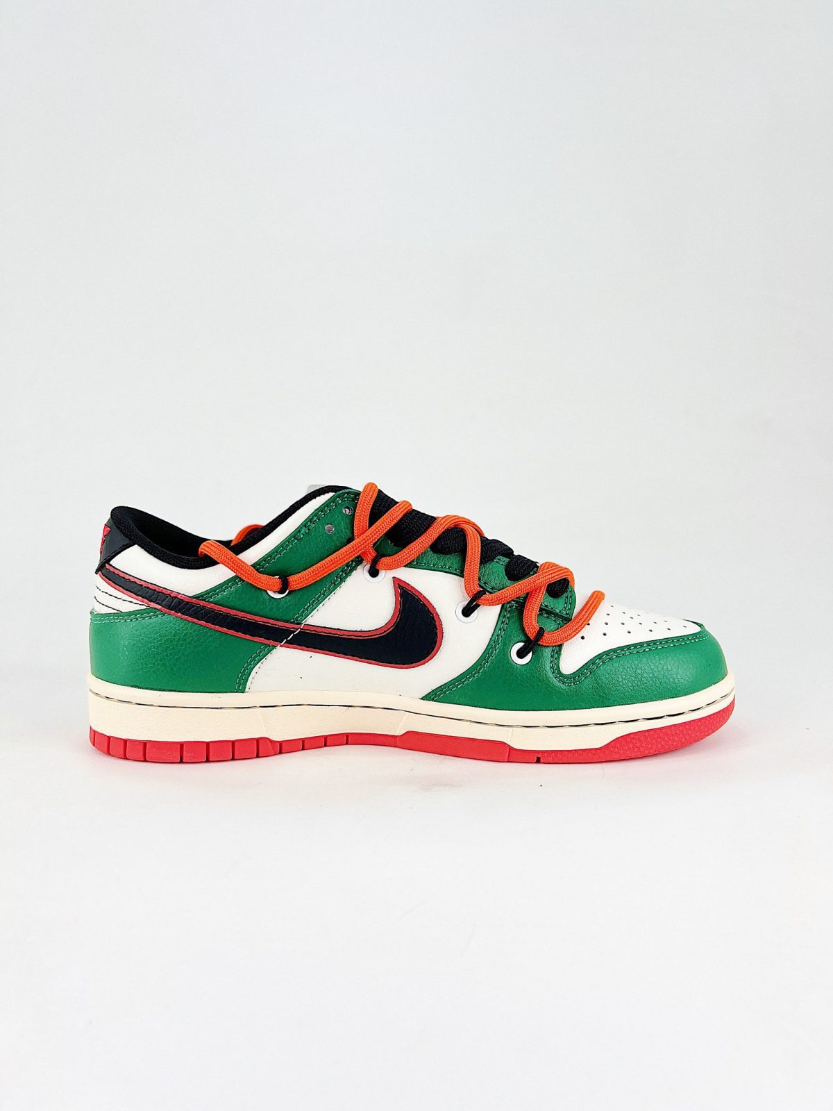 NIKE DUNK SB LOW